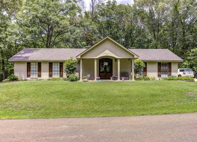 Property at 104 Judson Cir, Vicksburg, MS 39180, 3 beds, 2 baths