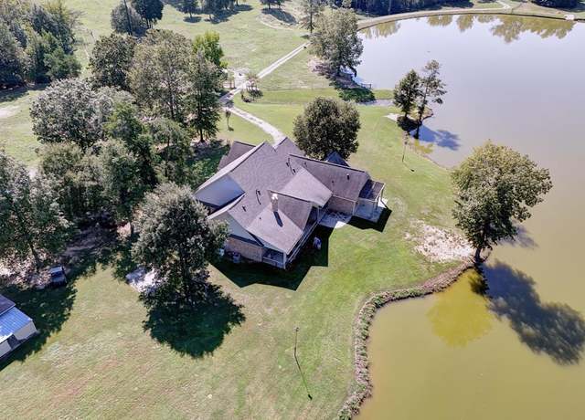 Property at 1832 Paul Barrett Dr, Vicksburg, MS 39183, 3 beds, 3.5 baths