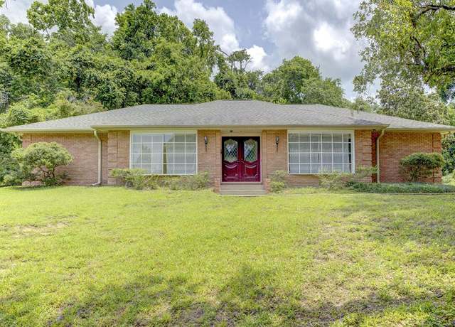 Property at 1457 Parkside Dr, Vicksburg, MS 39180, 4 beds, 2.5 baths