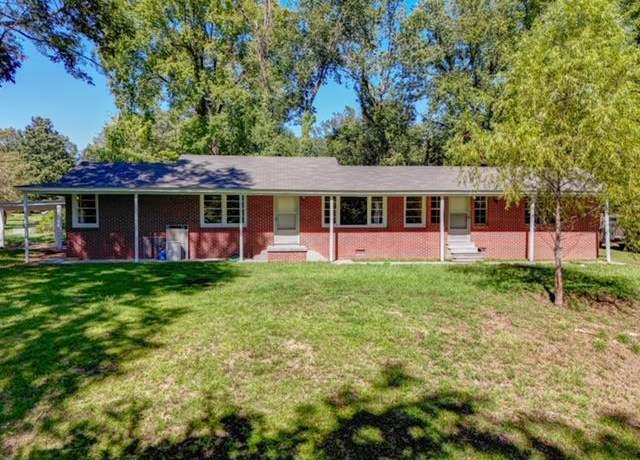 Property at 110 Colonial Dr, Vicksburg, MS 39180, 3 beds, 3 baths