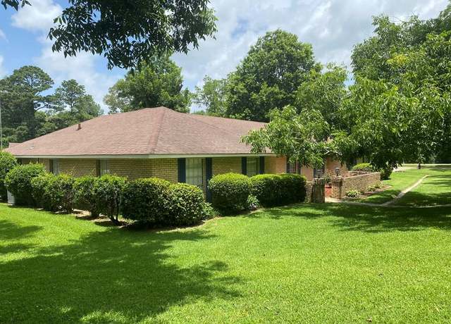 Property at 100 Pecan Blvd, Vicksburg, MS 39183, 4 beds, 2.5 baths