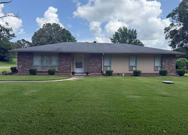 Property at 207 Pecan Blvd, Vicksburg, MS 39183, 4 beds, 2 baths