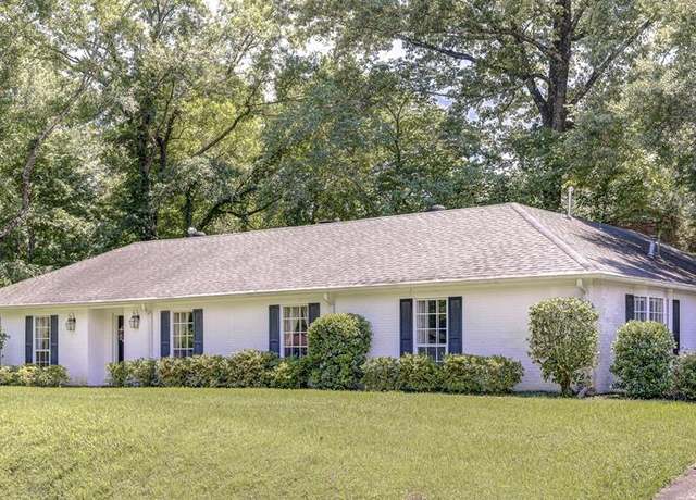 Property at 1002 Highland Cir, Vicksburg, MS 39180, 4 beds, 3 baths