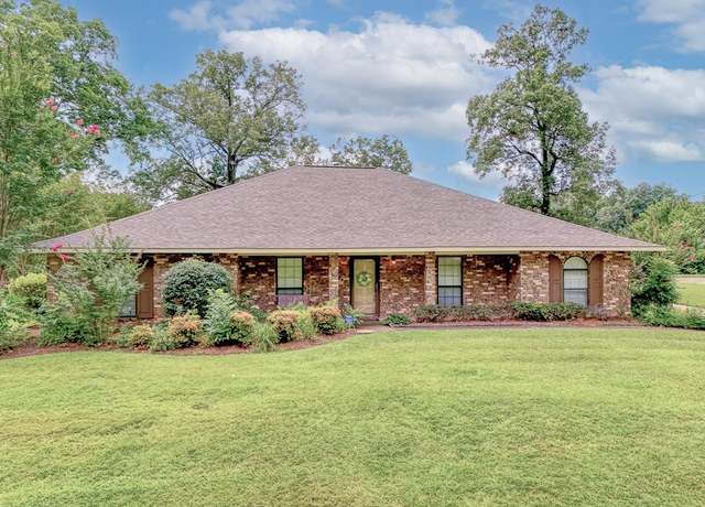 Property at 402 Ridgewood St, Vicksburg, MS 39180, 4 beds, 2.5 baths