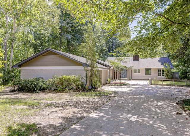 Property at 2225 Porters Chapel Rd, Vicksburg, MS 39180, 4 beds, 3 baths