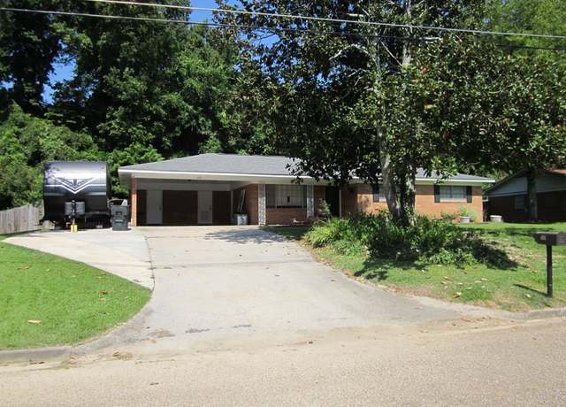 Property at 408 Warren St, Vicksburg, MS 39180, 3 beds, 1.5 baths