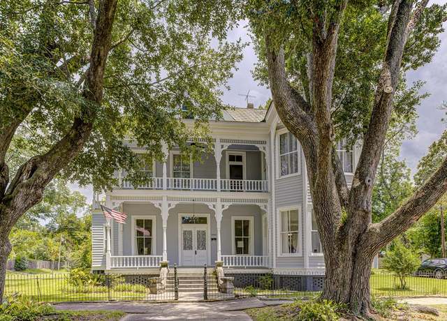 Property at 1301 College St, Port Gibson, MS 39150, 6 beds, 4.5 baths