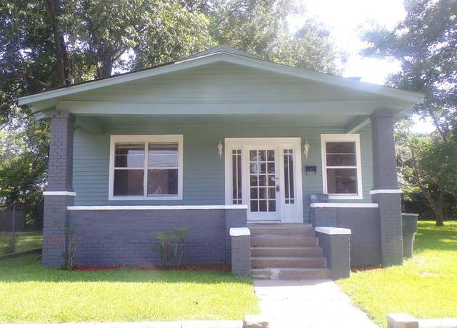 Property at 720 Beresford St, Vicksburg, MS 39180, 3 beds, 2 baths