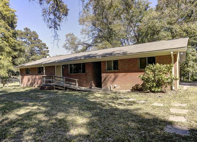 Property at 4323 Tanglewood Dr, Vicksburg, MS 39180, 3 beds, 2 baths