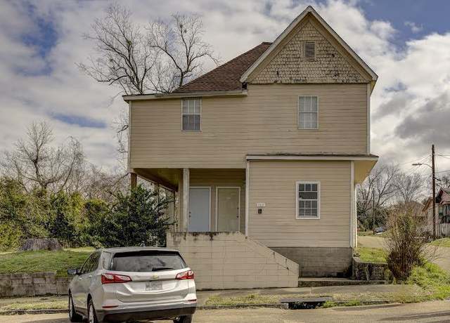 Property at 703 Monroe St, Vicksburg, MS 39183, 4 beds, 2 baths