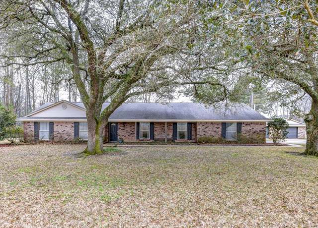 Property at 9 Rolling Hill Rd, Vicksburg, MS 39183, 4 beds, 3.5 baths