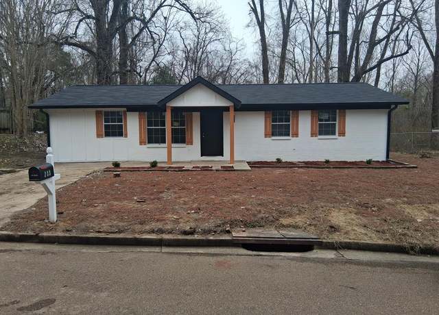 Property at 233 Greenbriar Dr, Vicksburg, MS 39180, 4 beds, 2 baths