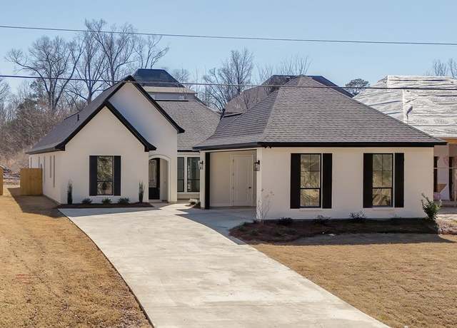 Property at 4978 Indiana Ave, Vicksburg, MS 39180, 4 beds, 2.5 baths