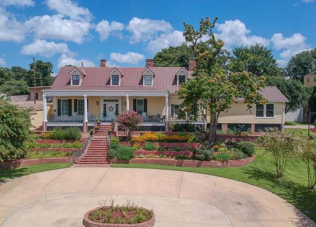 Property at 624 Fairground St, Vicksburg, MS 39180, 4 beds, 3.5 baths