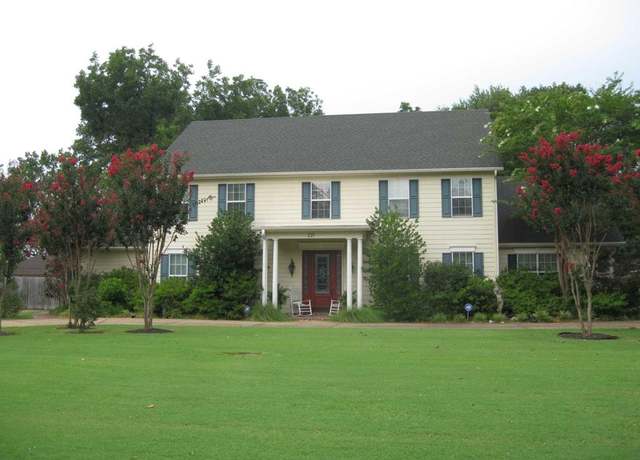 Property at 221 W Barton Ave, West Memphis, AR 72301, 4 beds, 3.5 baths