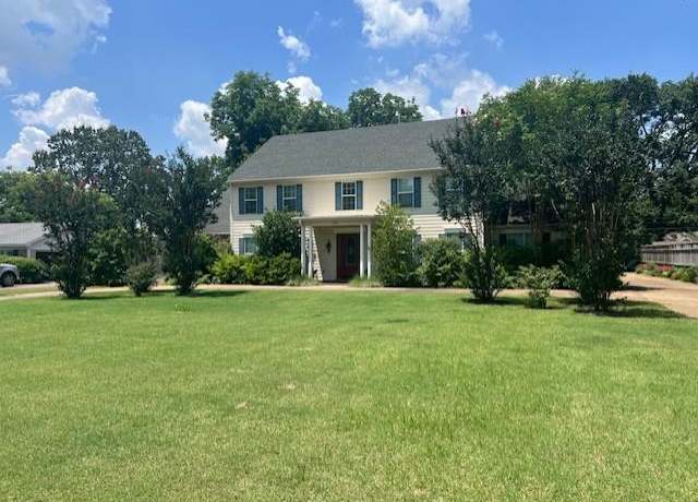 Property at 221 W Barton Ave, West Memphis, AR 72301, 4 beds, 3.5 baths