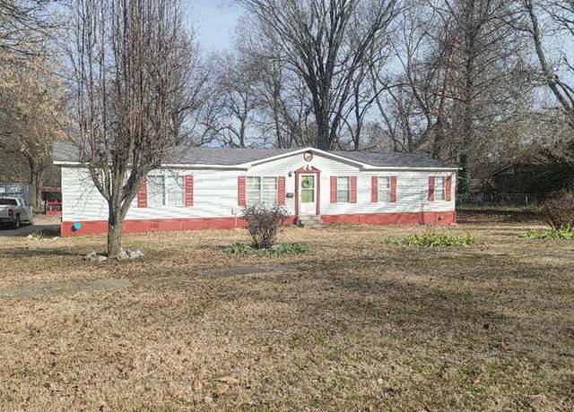 Property at 204 W Hemlock St, Brinkley, AR 72021, 3 beds, 2 baths