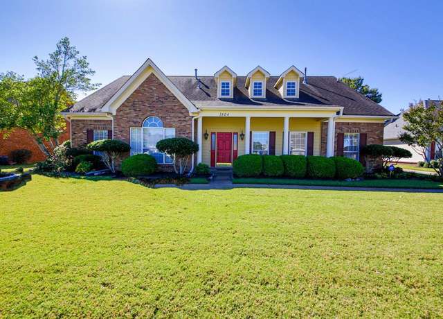 Property at 1504 W Barton Ave, West Memphis, AR 72301, 4 beds, 3 baths