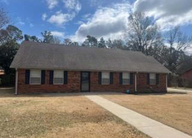 Property at 1712 N Broadway St, Blytheville, AR 72315, 4 beds, 2.5 baths