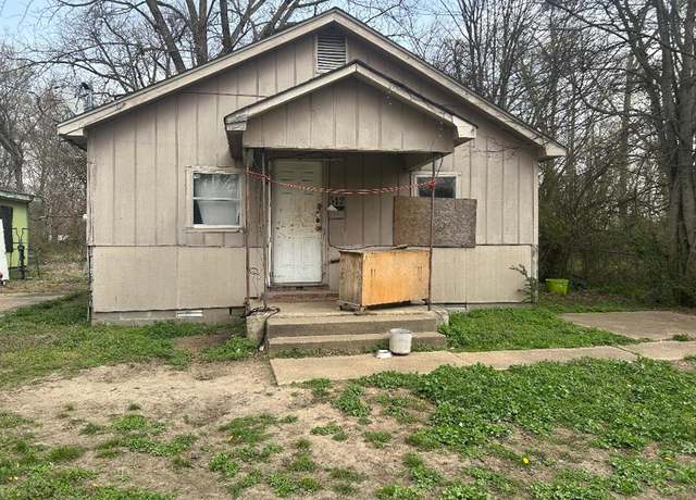 Property at 512 S 16th St, Blytheville, AR 72315, 2 beds, 1 bath