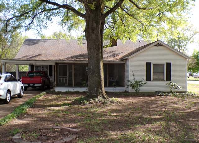 Property at 2000 Main St, Hughes, AR 72348, 3 beds, 2 baths