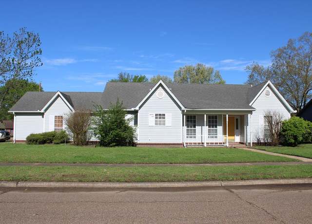 Property at 300 Georgetown Dr, West Memphis, AR 72301, 3 beds, 2 baths