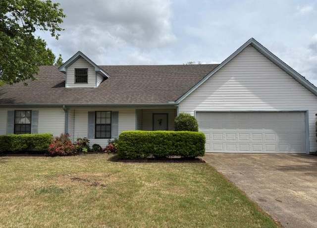 Property at 209 Kingsway Dr, West Memphis, AR 72301, 3 beds, 2 baths