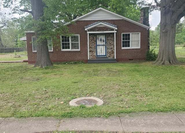 Property at 334 S 21st St, West Memphis, AR 72301, 2 beds, 1.5 baths
