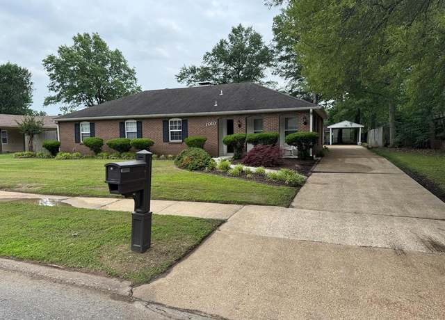 Property at 1010 Richland Dr, West Memphis, AR 72301, 3 beds, 2 baths