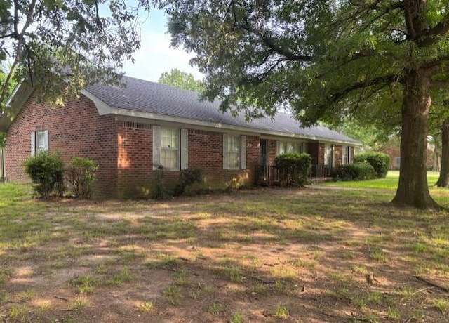 Property at 111 Colonial Rd, Osceola, AR 72370, 3 beds, 2 baths