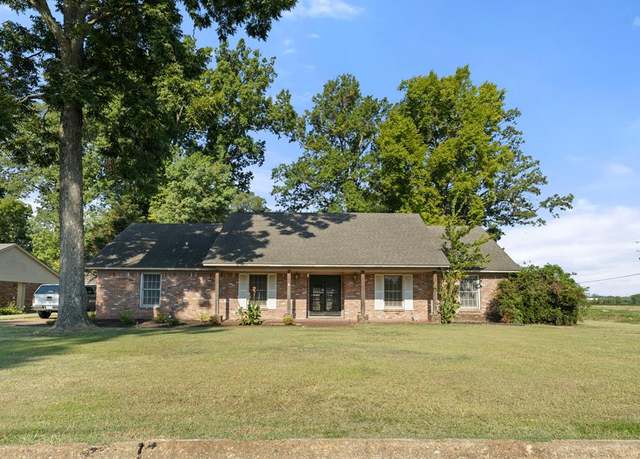 Property at 101 Country Club Rd, West Memphis, AR 72301, 3 beds, 2.5 baths