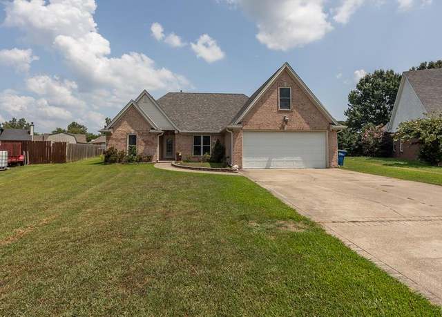 Property at 1409 Ashwood Cir, West Memphis, AR 72301, 4 beds, 2.5 baths