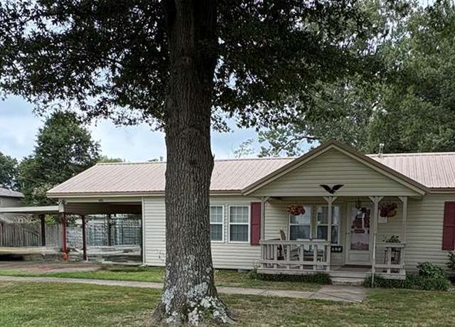 Property at 511 Moody St, Gosnell, AR 72315, 2 beds, 1.5 baths