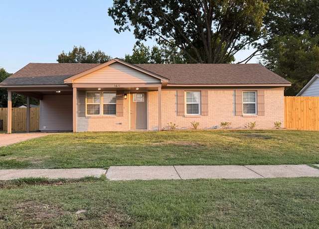Property at 1611 E Barton Ave, West Memphis, AR 72301, 4 beds, 2.5 baths