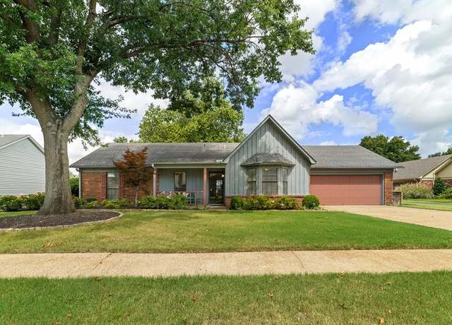 Property at 302 Georgetown Dr, West Memphis, AR 72301, 4 beds, 3 baths