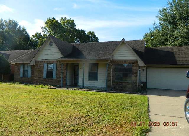 Property at 1137 Evergreen Ln, Blytheville, AR 72315, 3 beds, 2 baths
