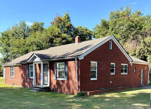 Property at 723 E Cherry St, Blytheville, AR 72315, 3 beds, 2 baths