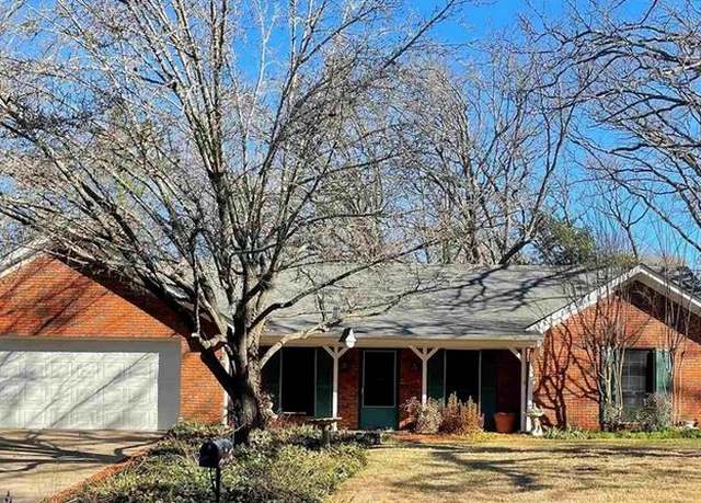 Property at 214 Guadalupe Dr, Athens, TX 75751, 3 beds, 2 baths