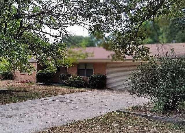 Property at 605 Cherokee Trce, Athens, TX 75751, 3 beds, 2 baths