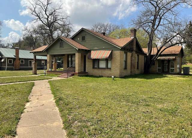 Property at 300 S Prairieville St, Athens, TX 75751, 3 beds, 1 bath