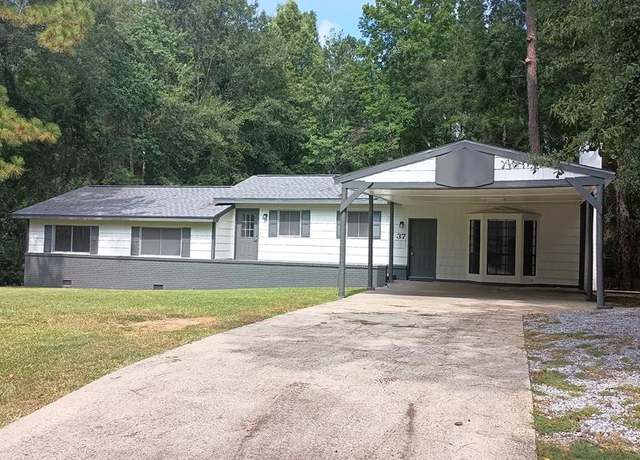 Property at 37 Oakcrest Dr, Laurel, MS 39440, 4 beds, 2 baths
