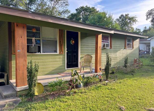 Property at 608 E 15th St, Laurel, MS 39440, 3 beds, 1 bath