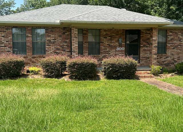 Property at 300 Dixie Ave, Hattiesburg, MS 39401, 3 beds, 2 baths
