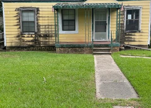 Property at 1009 Wilson Ave, Laurel, MS 39440, 3 beds, 2 baths