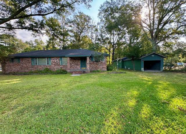 Property at 907 West Dr, Laurel, MS 39440, 4 beds, 3 baths