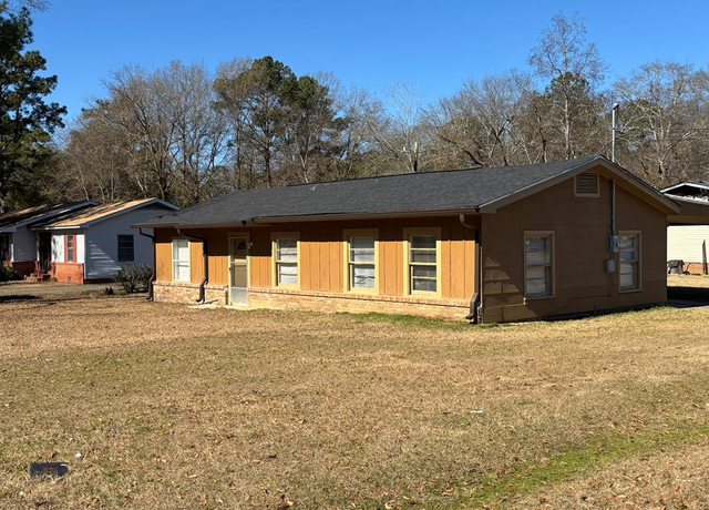Property at 1903 General Parishing St, Laurel, MS 39440, 3 beds, 1 bath