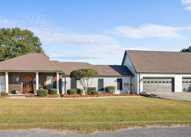 Property at 4 Bentwood Ln, Laurel, MS 39443, 4 beds, 3 baths