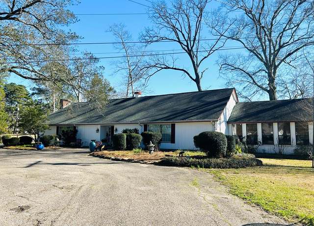 Property at 1104 Wansley Rd, Laurel, MS 39440, 3 beds, 2 baths