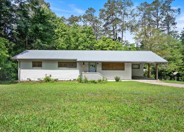 Property at 24 Sunset Rd, Laurel, MS 39440, 3 beds, 2 baths