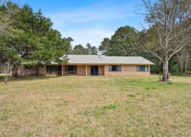 Property at 618 E Main St, Sandersville, MS 39477, 3 beds, 2.5 baths